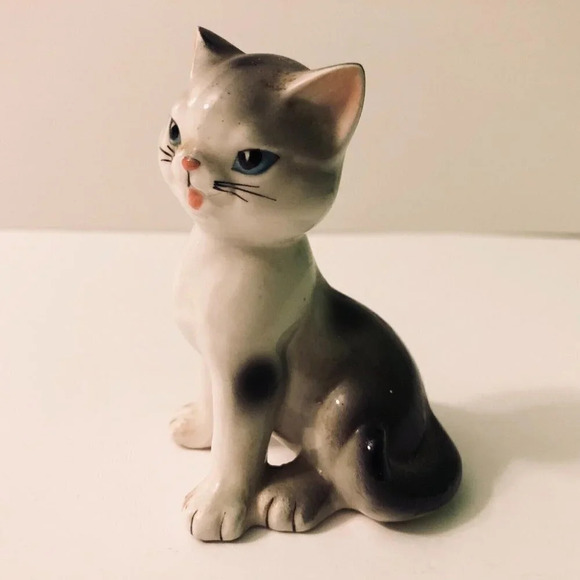 Vintage Small Cat Figurine 3.5 Inch Tall Kitten Figure Japan - Picture 2 of 11